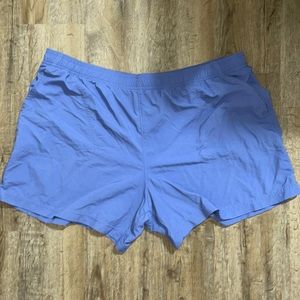 COLUMBIA WOMENS SHORTS SIZE XL in color carbon